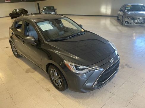 Used 2020 Toyota Yaris XLE image 4