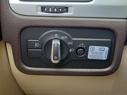 Used 2013 Volkswagen Touareg TDI AWD/4WD image 26