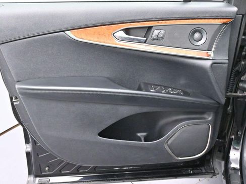 Used 2020 Lincoln Nautilus Reserve AWD/4WD image 13