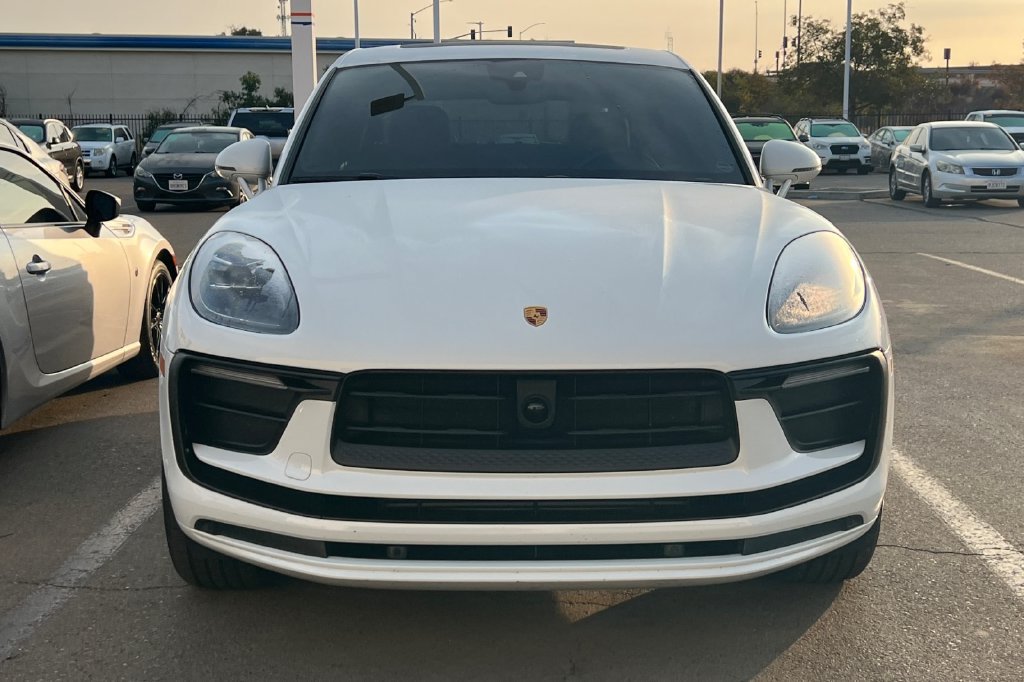 Used 2023 Porsche Macan AWD/4WD image 3
