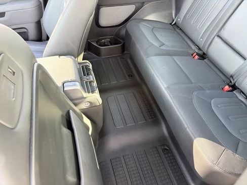 Used 2022 Land Rover Defender 90 X-Dynamic S image 25