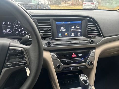 Used 2018 Hyundai Elantra SE w/ SE Connectivity Package 04 image 17