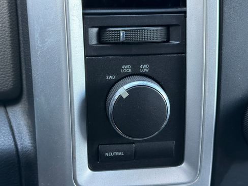 Used 2012 RAM 1500 Classic SLT image 25