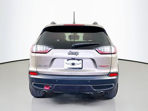 Used 2019 Jeep Cherokee Trailhawk image 6