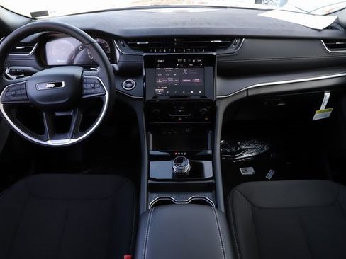 New 2025 Jeep Grand Cherokee L Laredo image 20