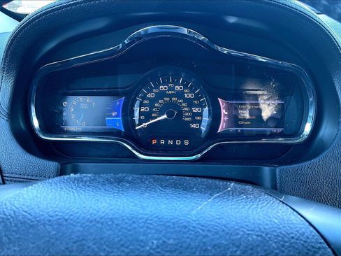 Used 2013 Lincoln MKT AWD image 20