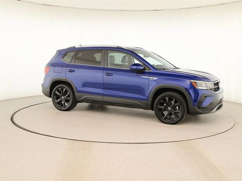 Used 2022 Volkswagen Taos SE image 9