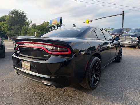 Used 2017 Dodge Charger SXT w/ AWD Premium Group image 5