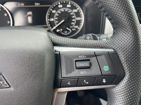 Used 2025 Mitsubishi Outlander SE image 16