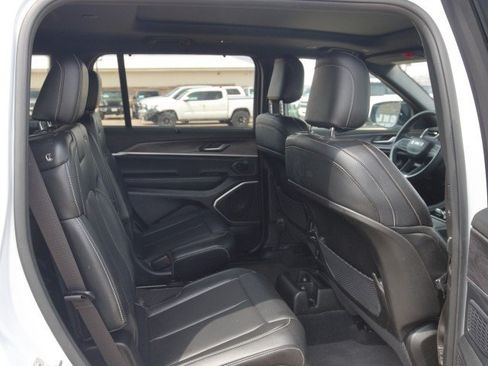 Used 2024 Jeep Grand Cherokee L Limited w/ Luxury Tech Group II AWD/4WD image 41
