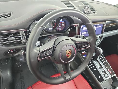 Used 2025 Porsche Macan AWD/4WD image 4