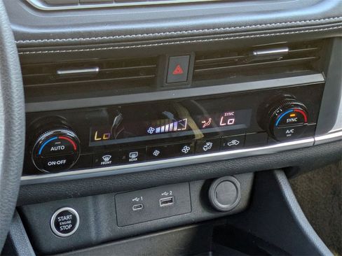 Certified 2023 Nissan Rogue SV image 24