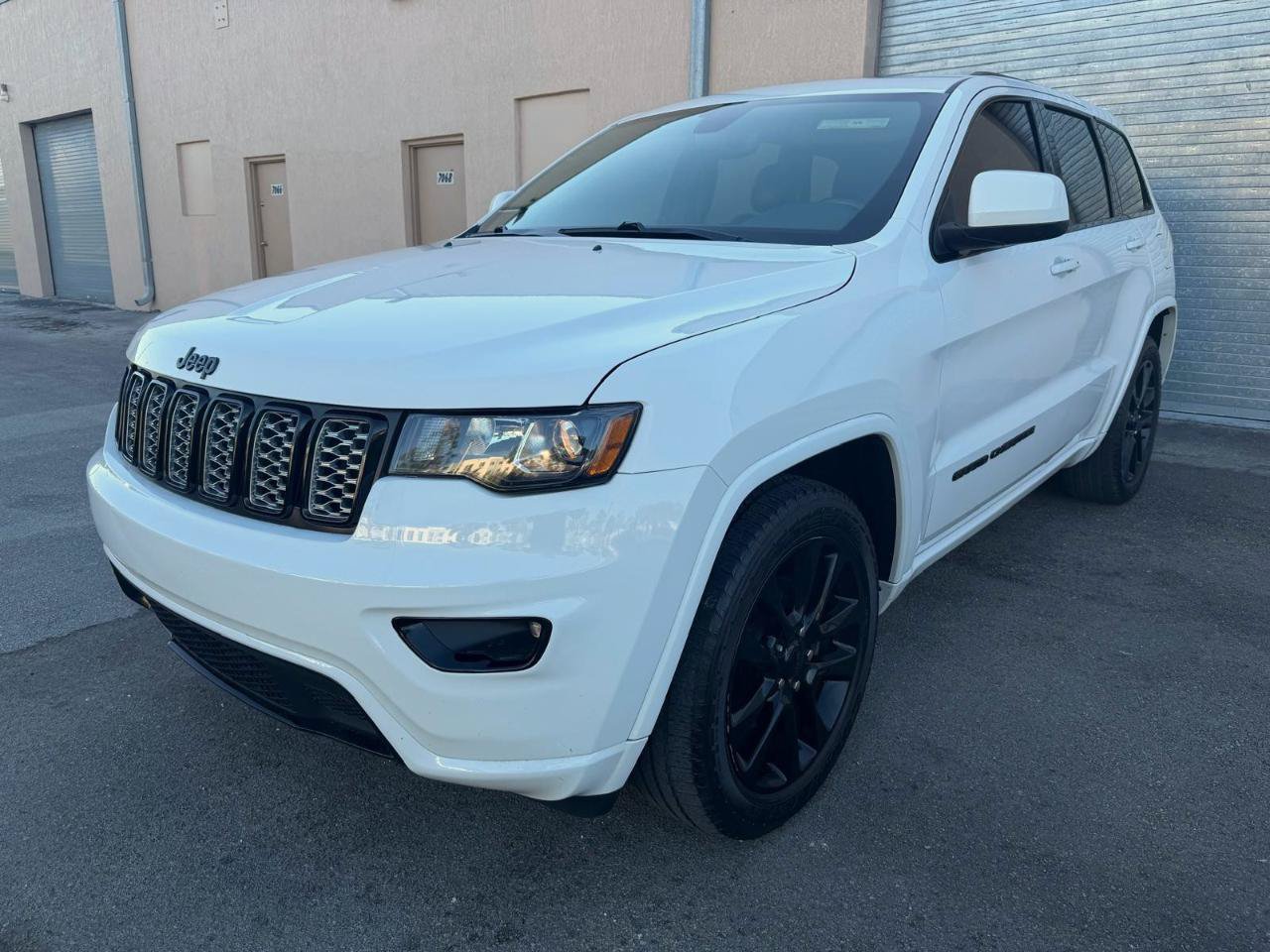 Used 2019 Jeep Grand Cherokee Laredo RWD image 13