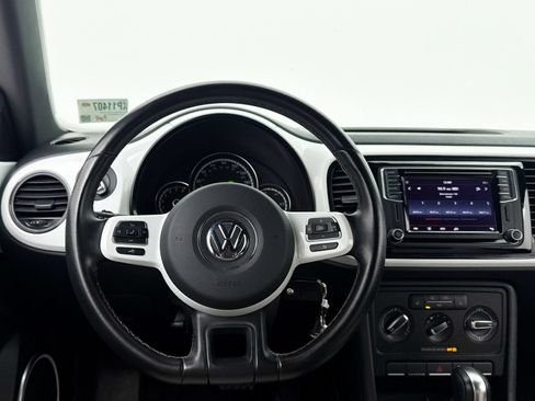 Used 2016 Volkswagen Beetle 1.8T Classic FWD image 3