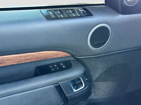 Used 2020 Land Rover Discovery HSE image 18