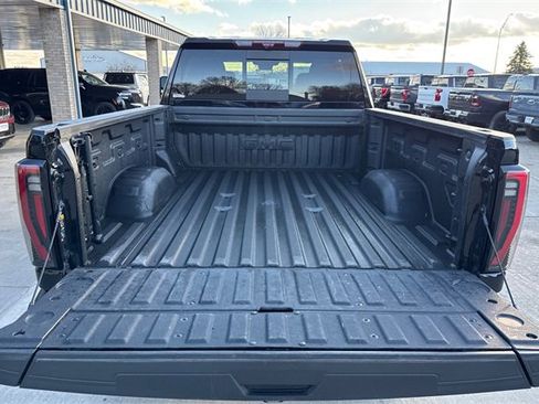 Used 2025 GMC Sierra 2500 AT4 w/ AT4 Premium Plus Package image 12