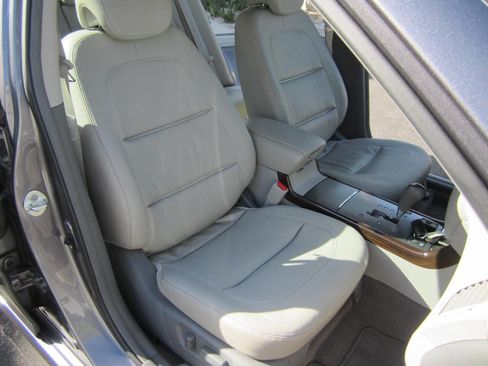 Used 2011 Hyundai Azera Limited FWD image 19