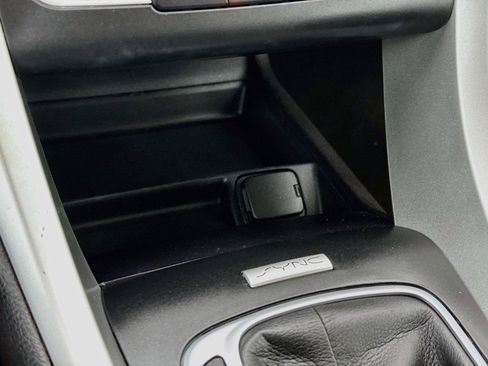 Used 2016 Ford Fusion SE FWD image 25