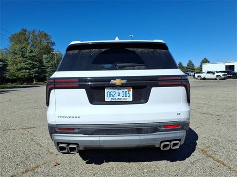 Used 2024 Chevrolet Traverse LT image 6