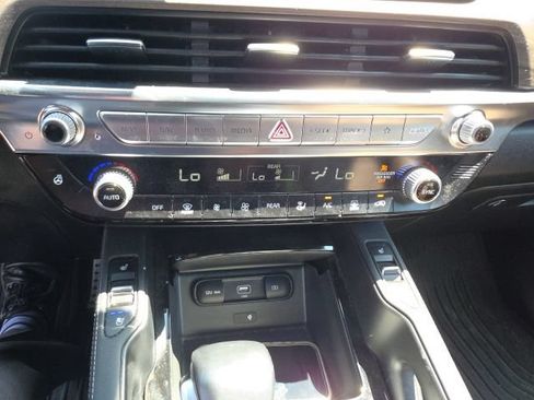 Certified 2022 Kia Telluride SX w/ SX Prestige Package AWD/4WD image 13