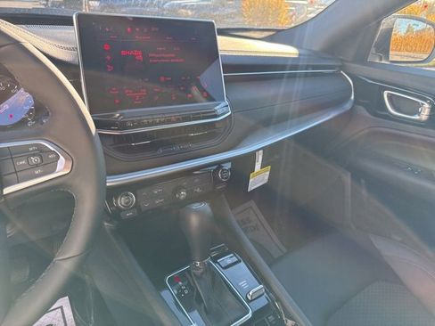 New 2026 Jeep Compass Latitude image 18