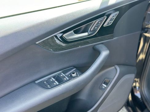 Used 2017 Audi Q7 3.0T Premium Plus w/ Premium Plus Package image 19