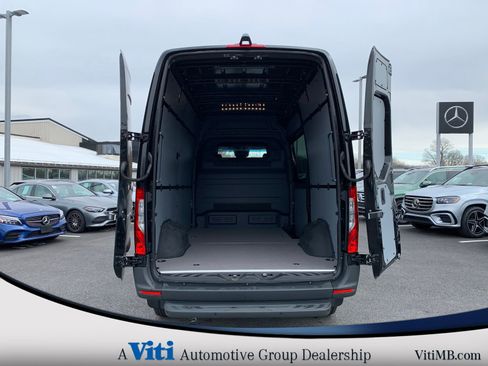 Used 2025 Mercedes-Benz Sprinter 2500 image 15
