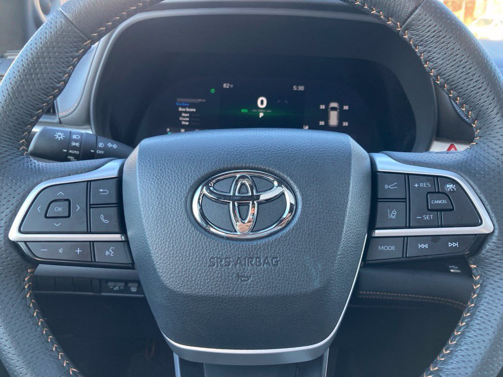 Certified 2025 Toyota Sienna XLE Woodland Edition AWD/4WD image 18