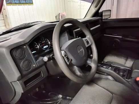 Used 2008 Jeep Commander Sport AWD/4WD image 11