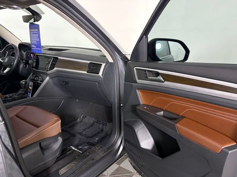 Used 2023 Volkswagen Atlas SE w/ Panoramic Sunroof Package AWD/4WD image 39