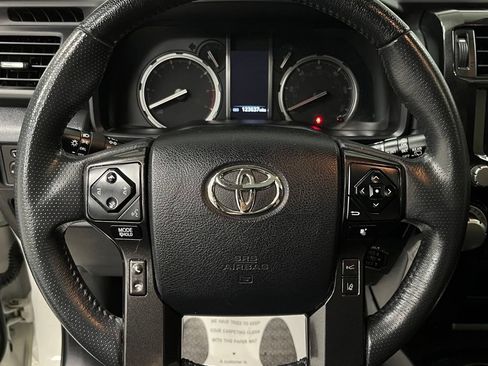 Used 2022 Toyota 4Runner TRD Off-Road Premium AWD/4WD image 27