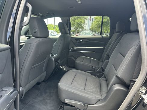 Used 2025 Chevrolet Traverse LT FWD image 31