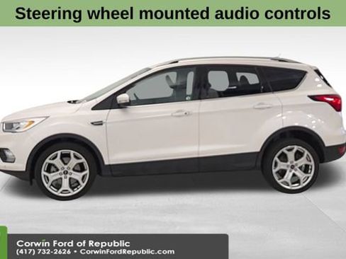 Used 2019 Ford Escape Titanium image 4