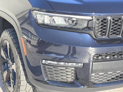 Used 2024 Jeep Grand Cherokee L Limited w/ Black Appearance Package image 10