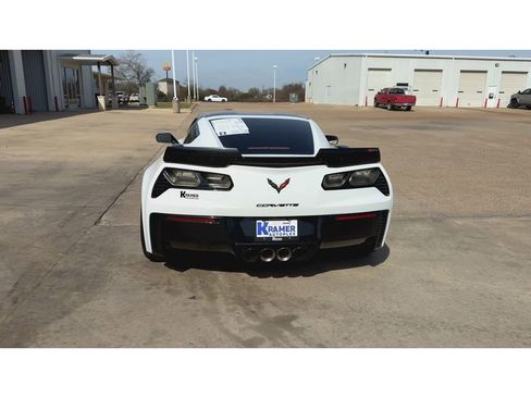 Used 2016 Chevrolet Corvette Z06 w/ 3LZ Preferred Equipment Group image 7