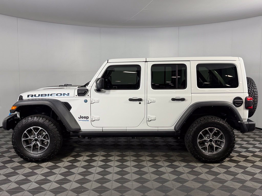 Used 2022 Jeep Wrangler Unlimited Rubicon 4xe w/ Cold Weather Group AWD/4WD image 9