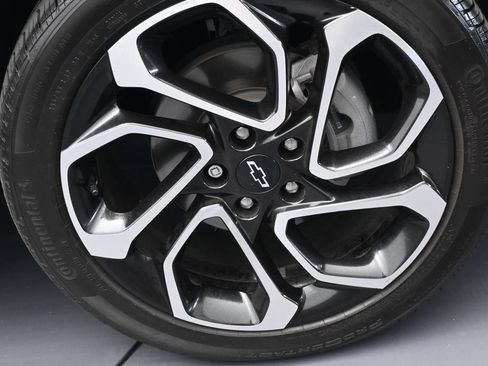 Used 2025 Chevrolet Trax RS FWD image 42