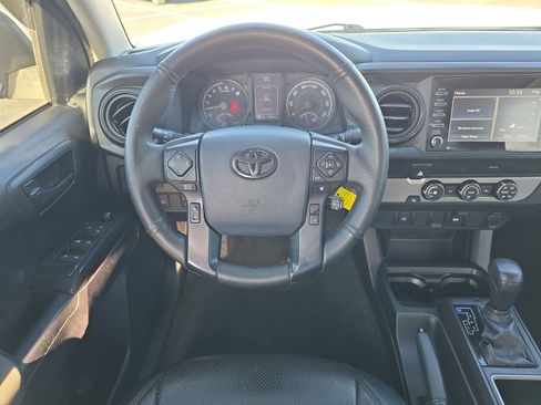 Used 2020 Toyota Tacoma SR image 10