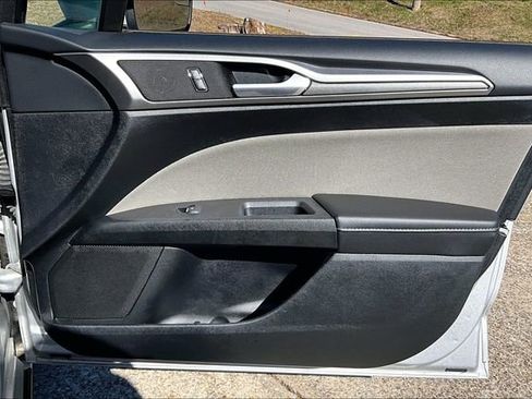 Used 2018 Ford Fusion S image 25