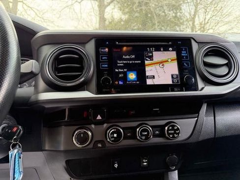 Used 2016 Toyota Tacoma TRD Sport image 24