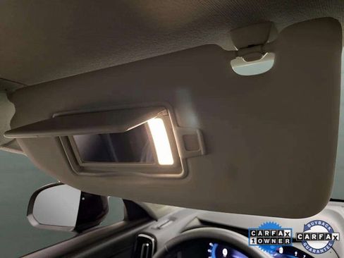 Used 2025 Volvo XC40 B5 Plus image 57