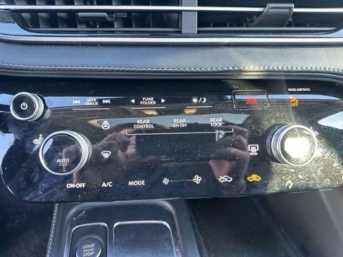 Used 2023 INFINITI QX60 Pure image 19