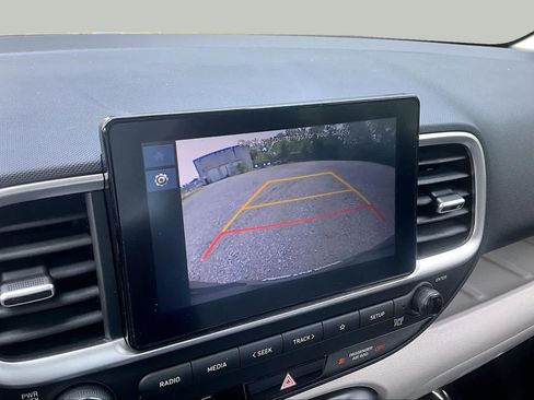 Used 2025 Hyundai Venue SEL FWD image 26