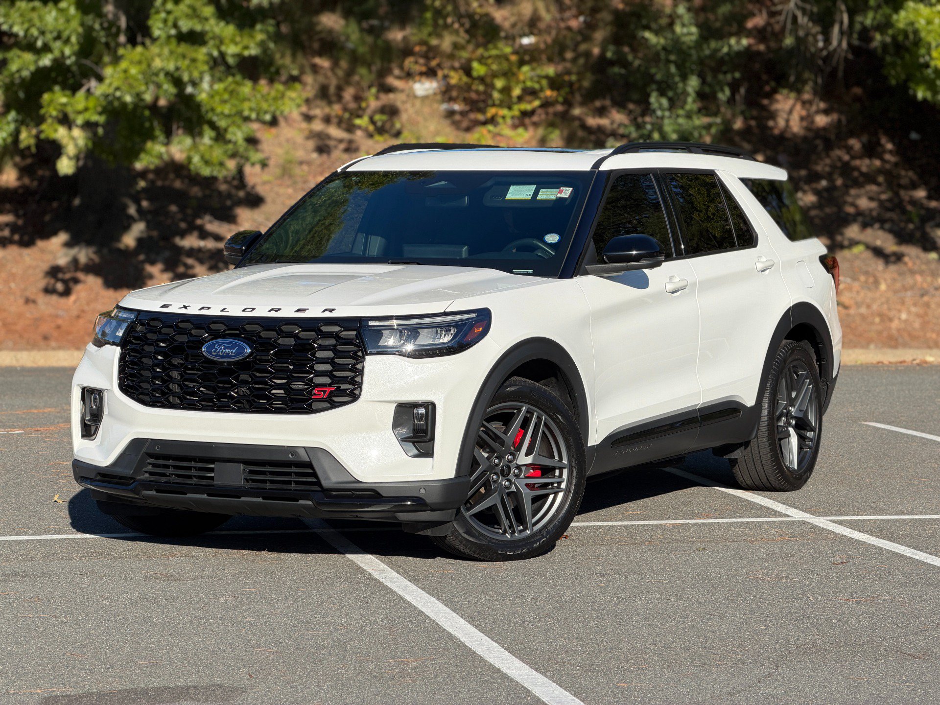 Used 2025 Ford Explorer ST AWD/4WD image 1