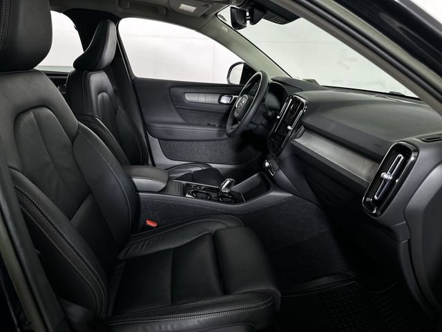 Used 2023 Volvo XC40 B5 Plus AWD/4WD image 29