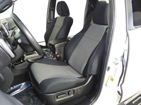 Used 2022 Toyota Tacoma TRD Off-Road image 21