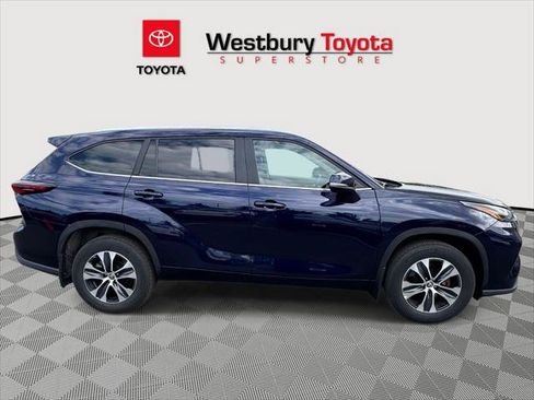 Certified 2025 Toyota Highlander XLE AWD/4WD image 10