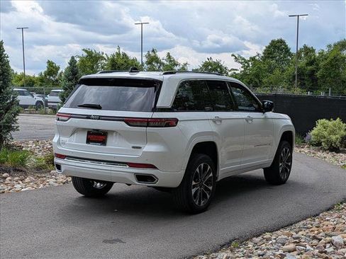 Used 2023 Jeep Grand Cherokee Overland w/ Luxury Tech Group IV AWD/4WD image 5