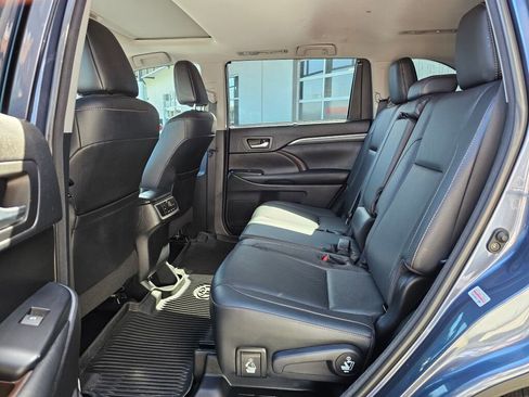 Used 2018 Toyota Highlander Limited AWD/4WD image 18
