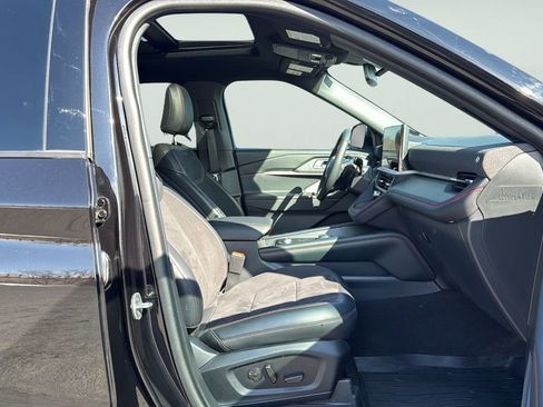 Used 2025 Ford Explorer ST image 11